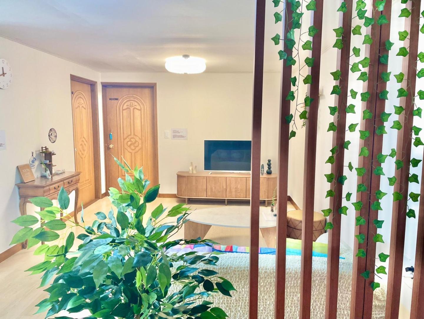 Yoon In #convenient Transportation #hotelbedroom #wide3 8 People #familygroup # Free Parking *