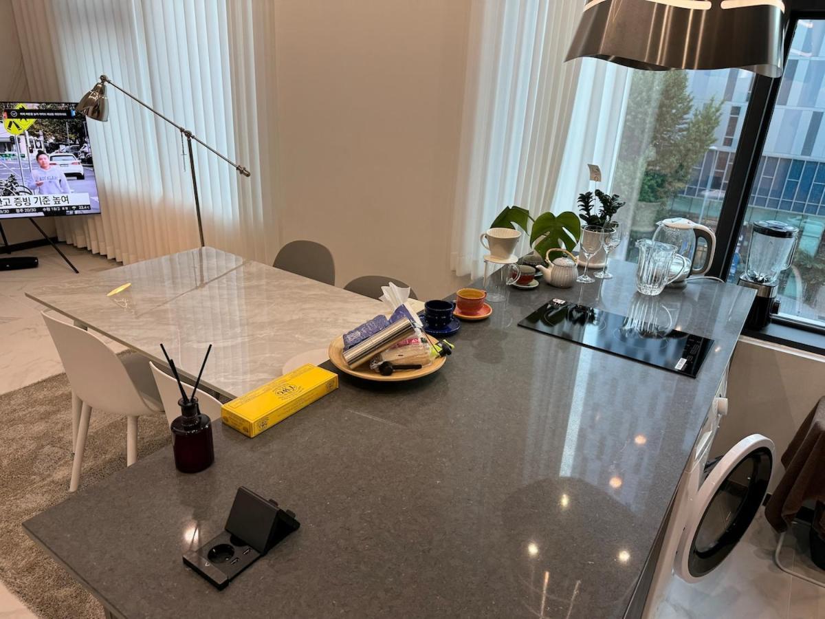 Brand New ! Luxury At Euljiro-5ga Apartment *