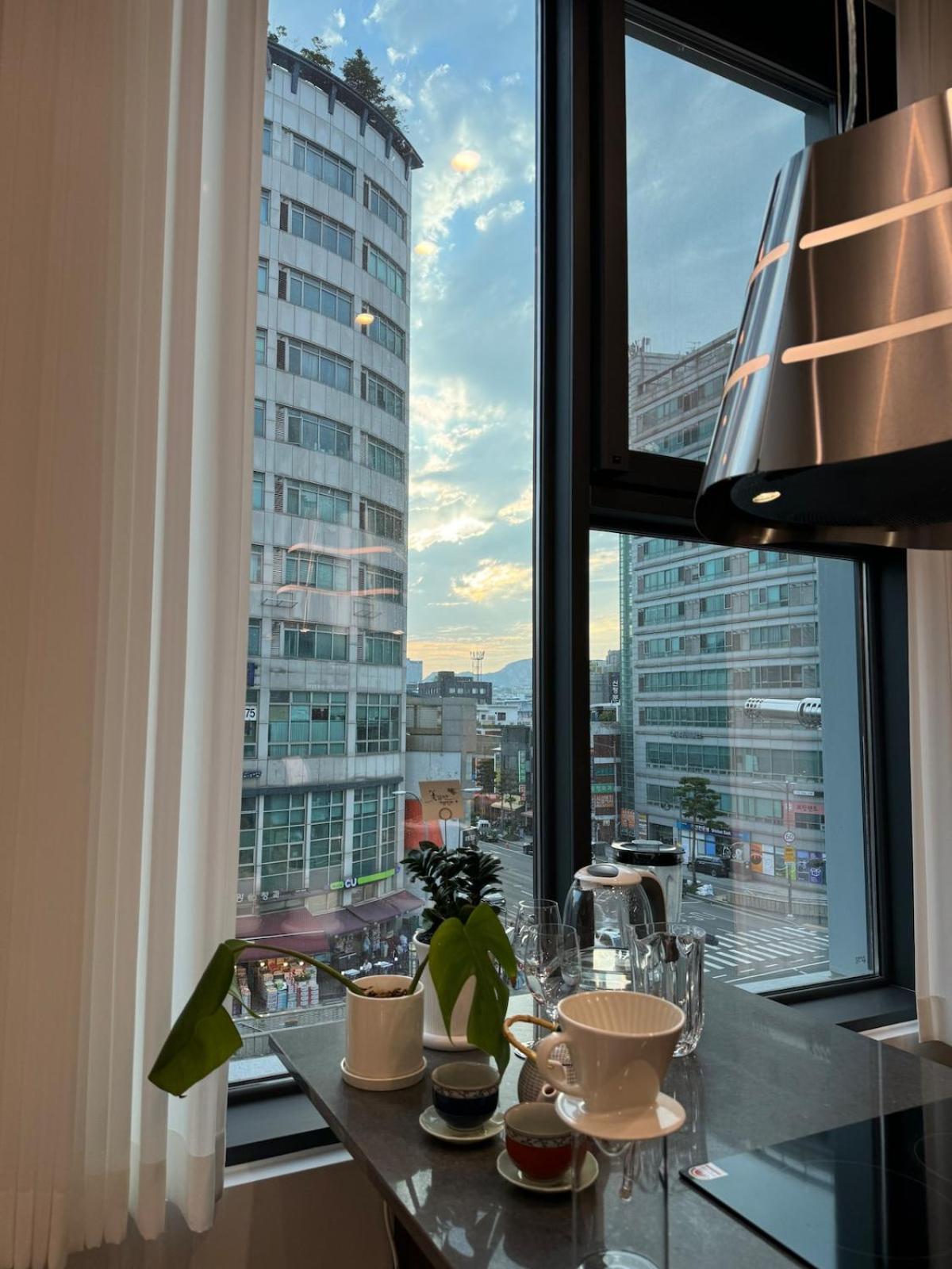 Brand New ! Luxury At Euljiro-5ga Apartment *