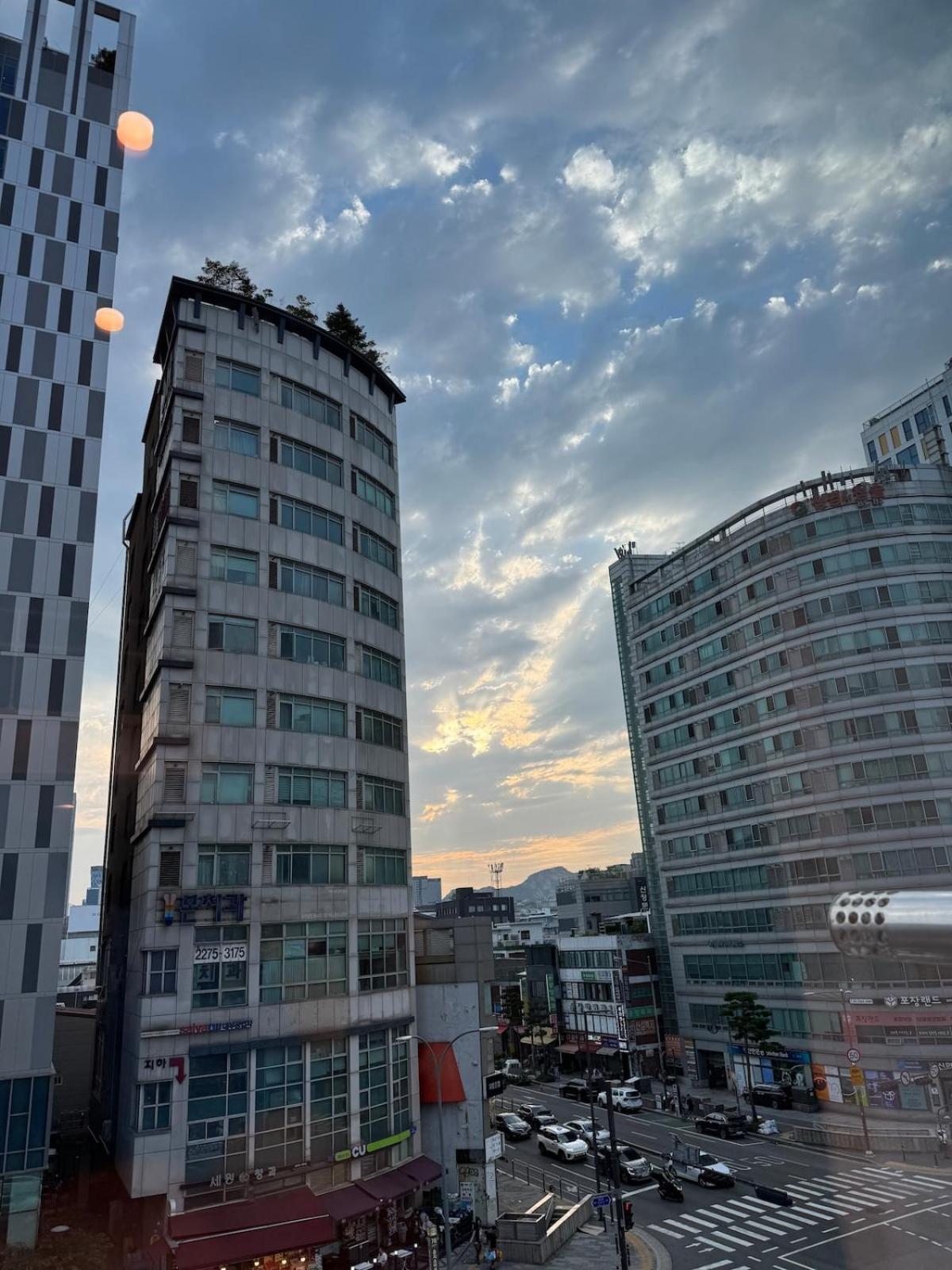 Brand New ! Luxury At Euljiro-5ga Apartment *