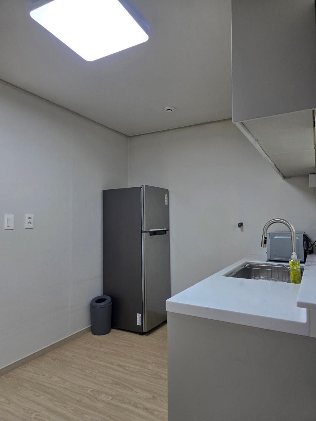 Runaway Yongsan Apartment