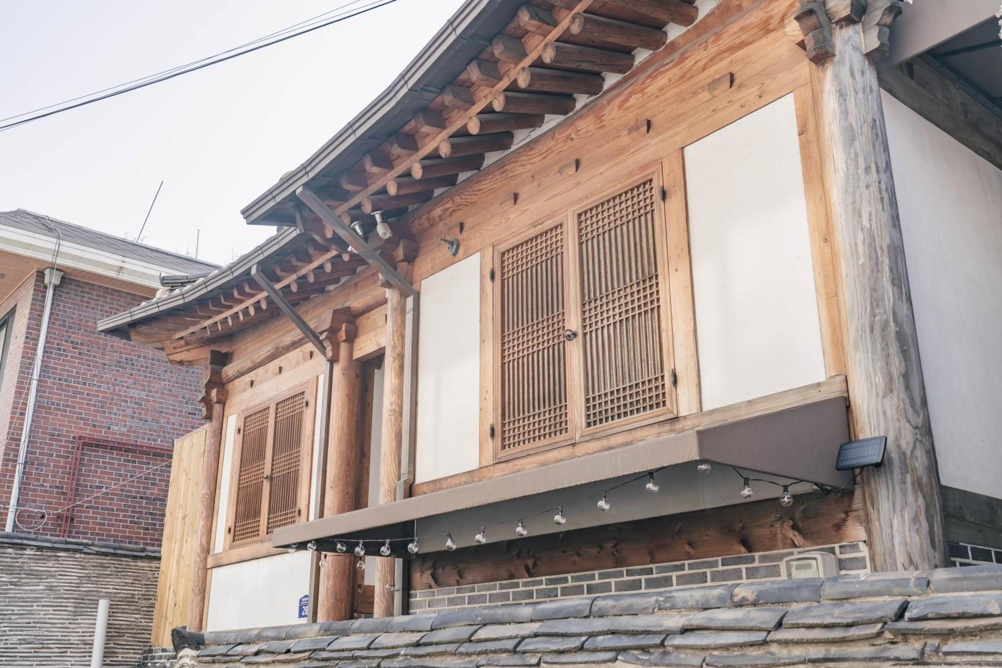 Traditional Family Hanok, Moonlight Fragrance *