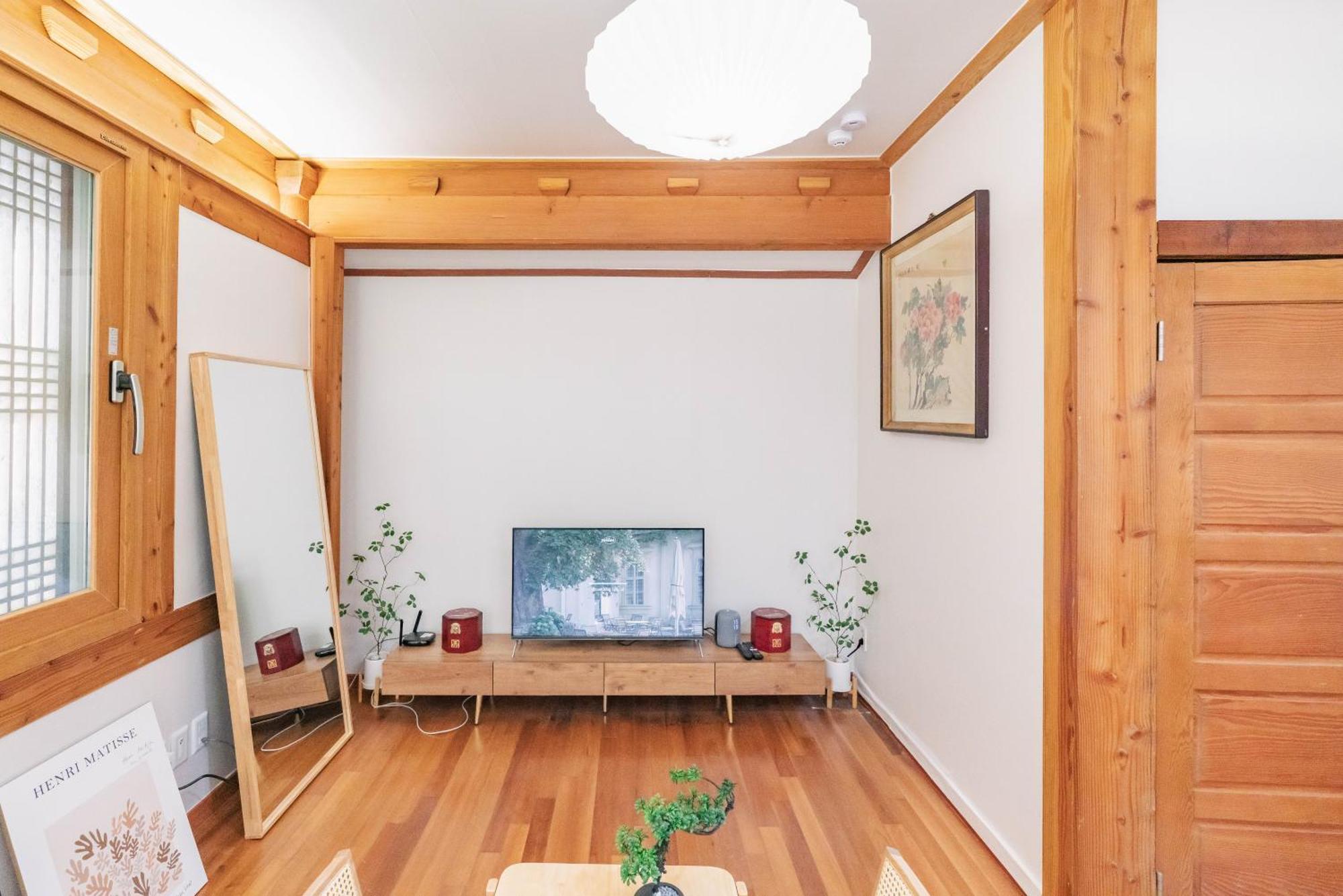 Traditional Family Hanok, Moonlight Fragrance