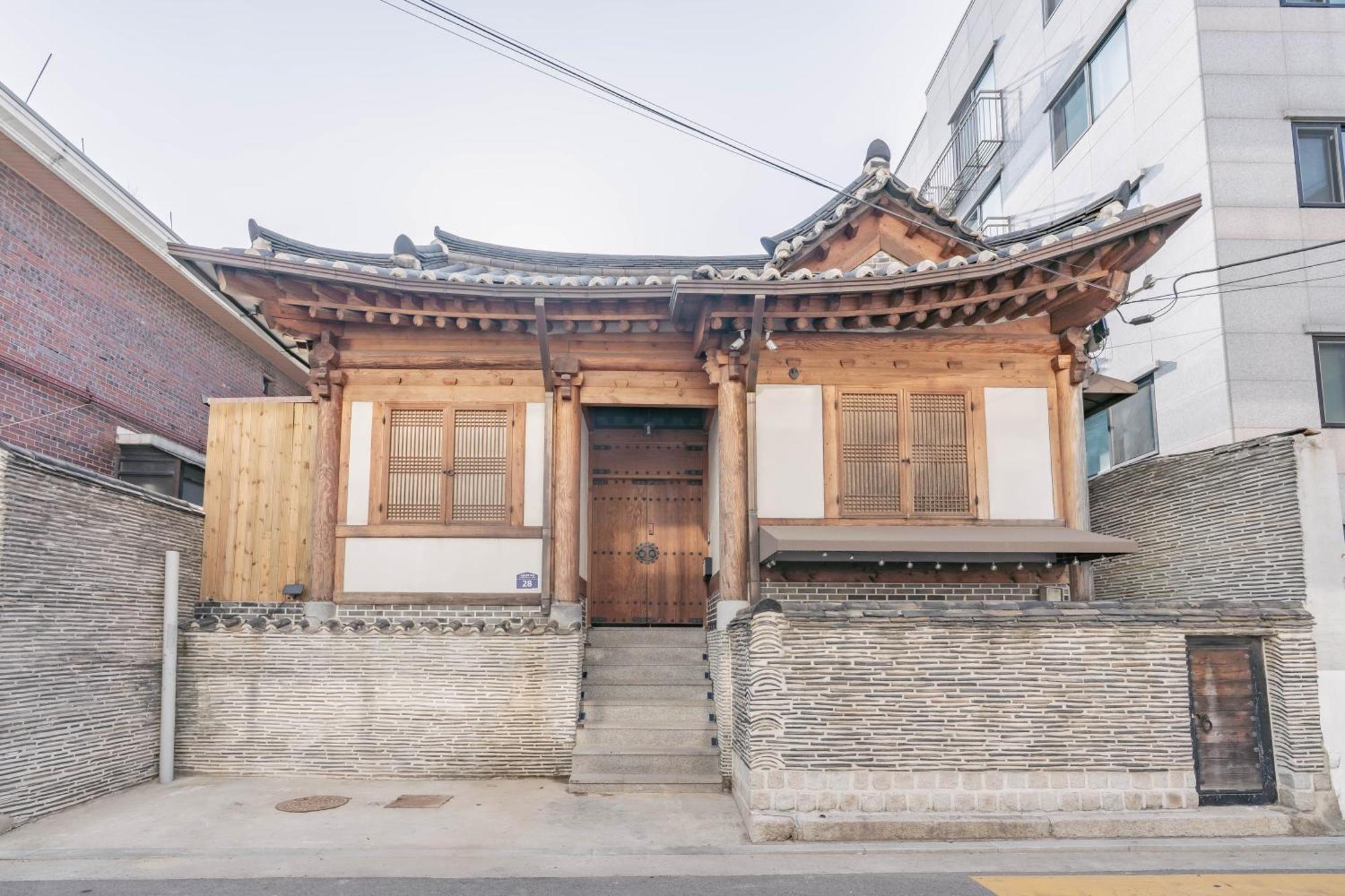 Traditional Family Hanok, Moonlight Fragrance