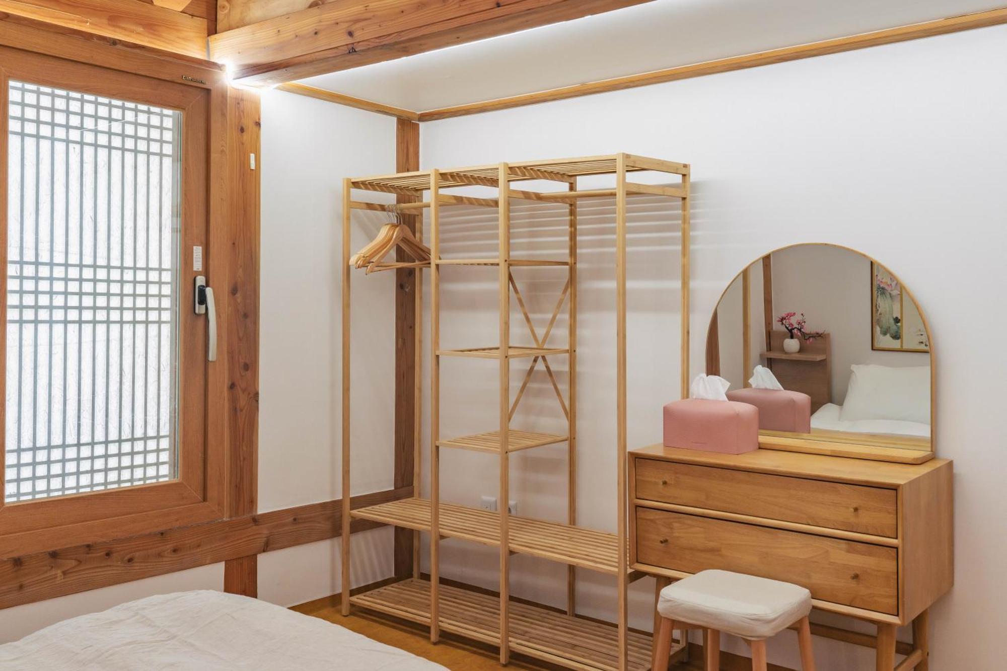 Traditional Family Hanok, Moonlight Fragrance