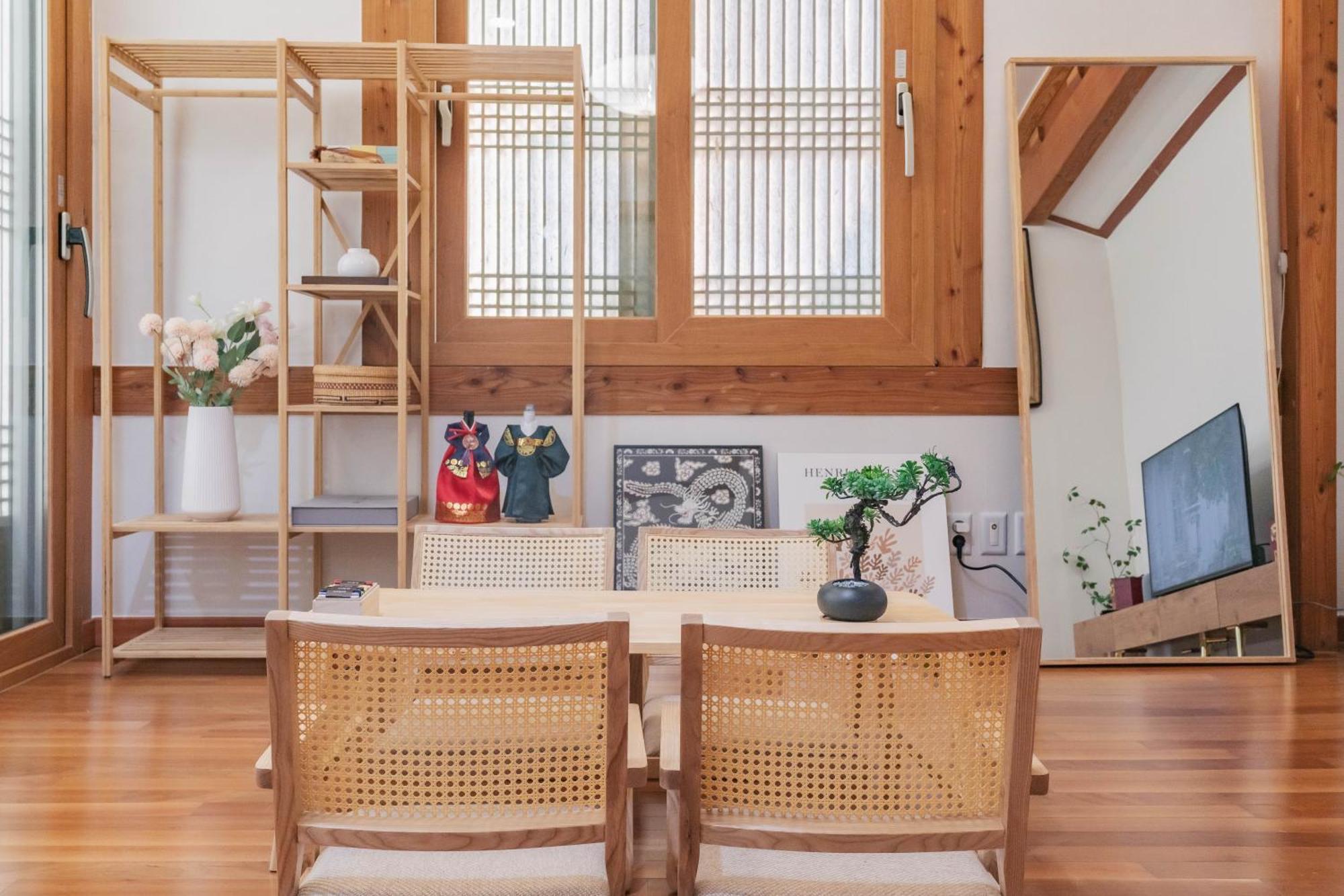 Traditional Family Hanok, Moonlight Fragrance