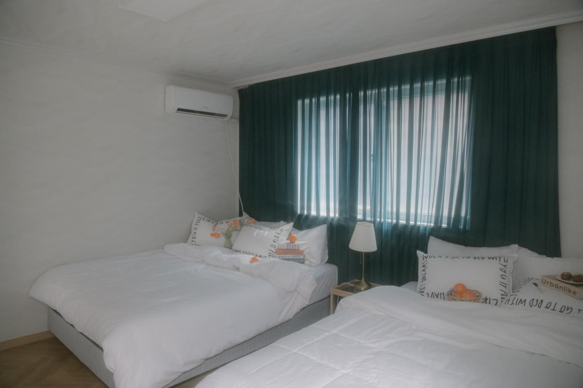 Hongik Univ Station Greenery Terrace House Apartment *