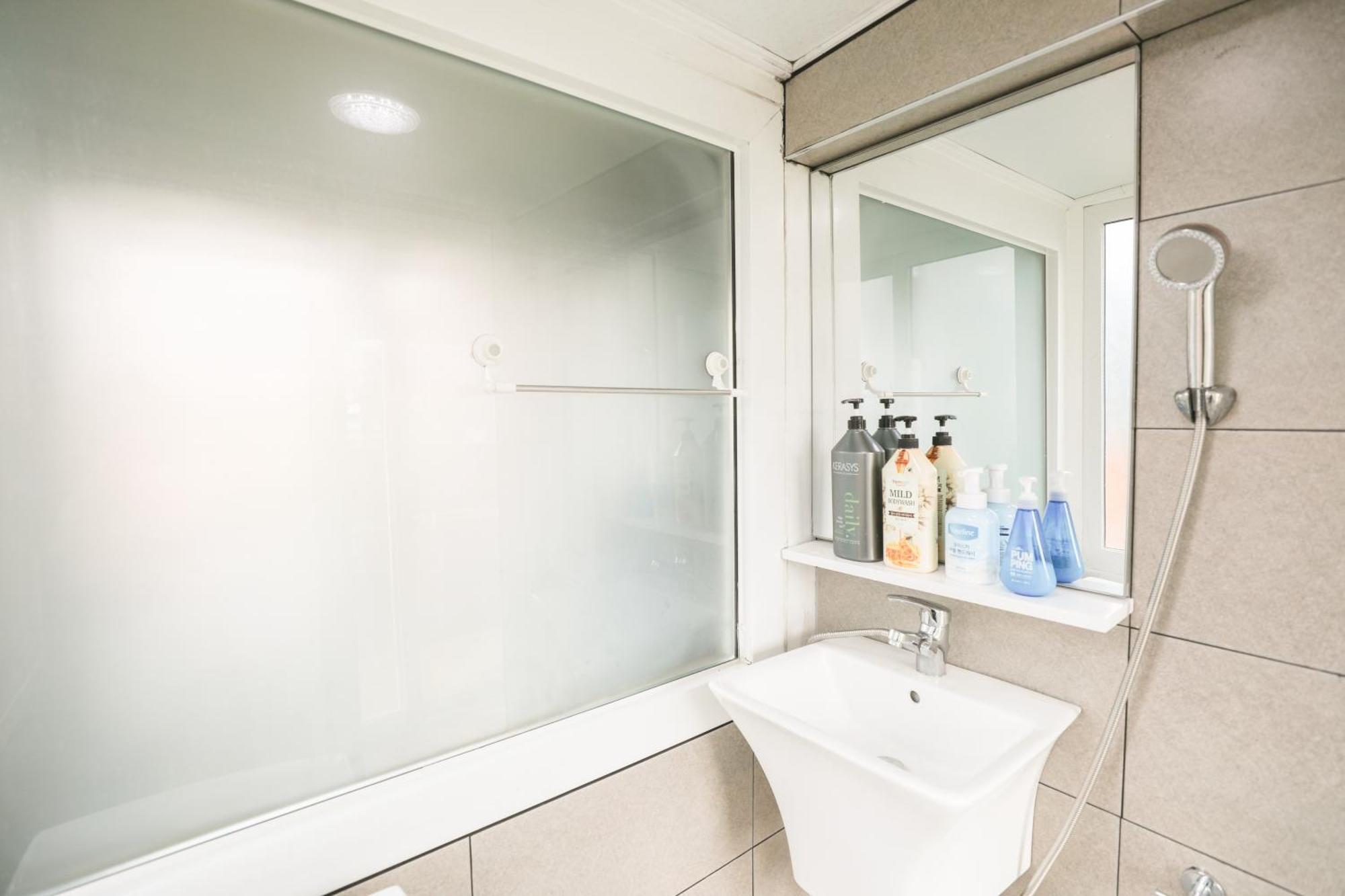Apartment Hongik Univ Station Greenery Terrace House