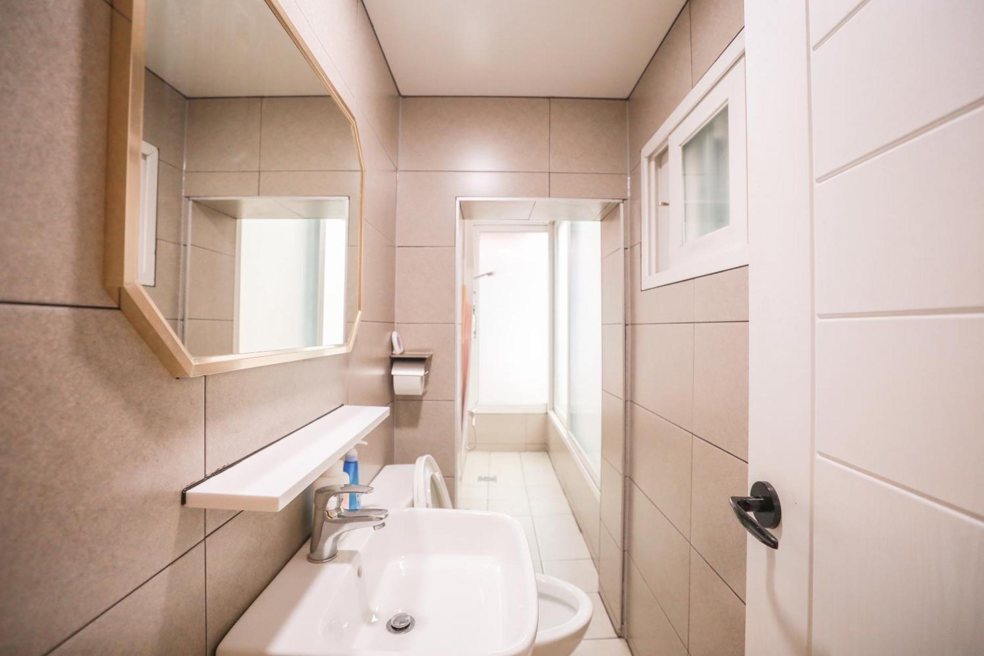 Hongik Univ Station Greenery Terrace House Apartment