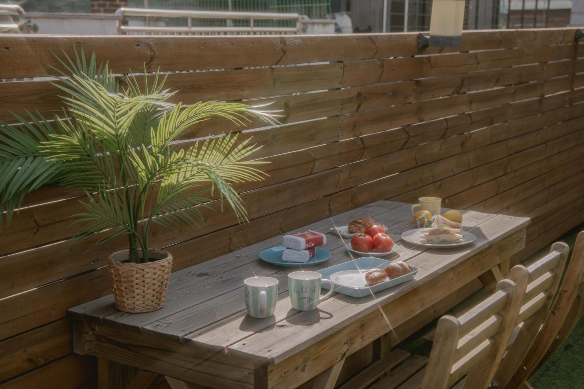 Apartment Hongik Univ Station Greenery Terrace House