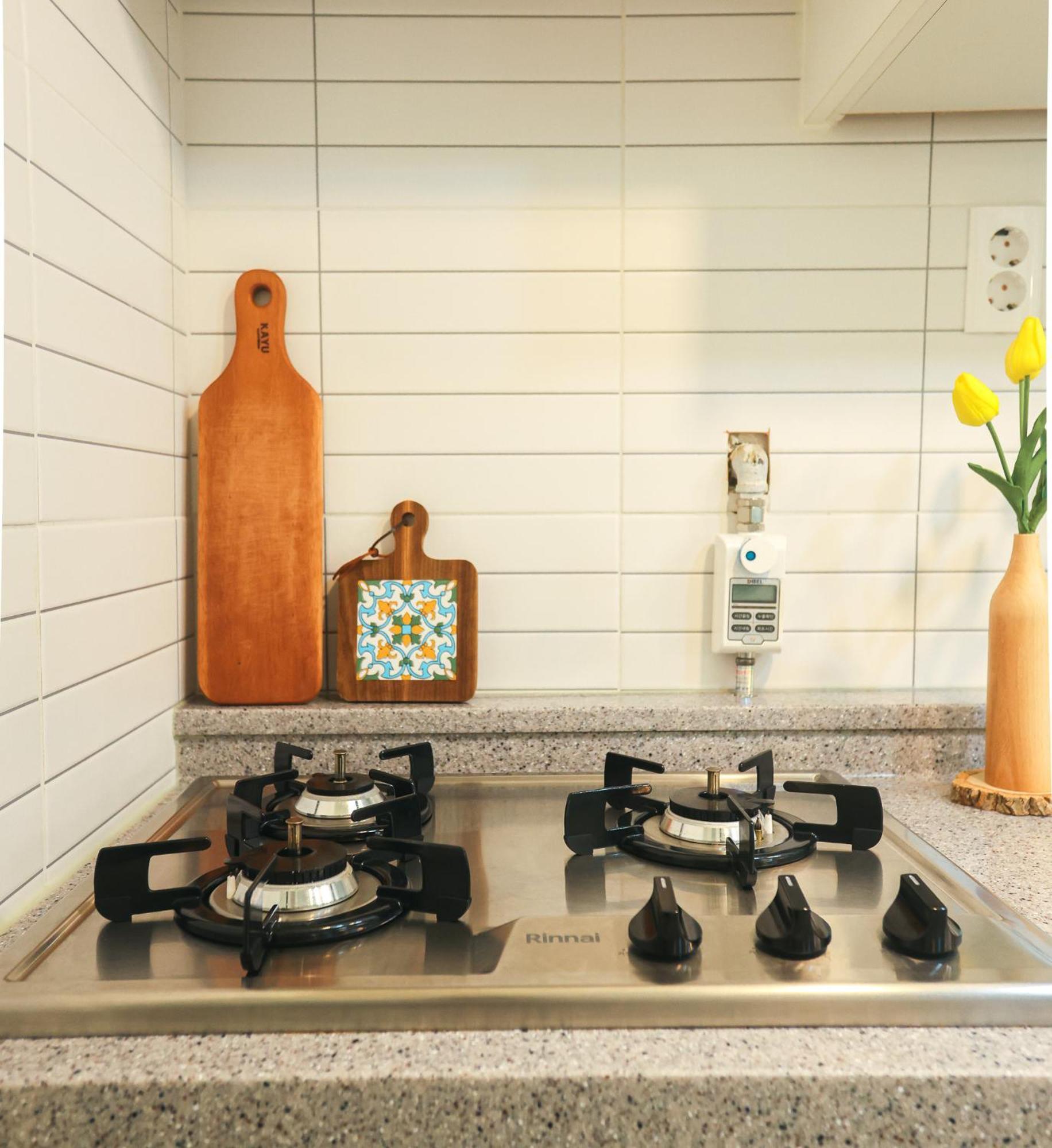 Travel And Live In A Sunny House Up To 10 Hongdae Apartment Seoul