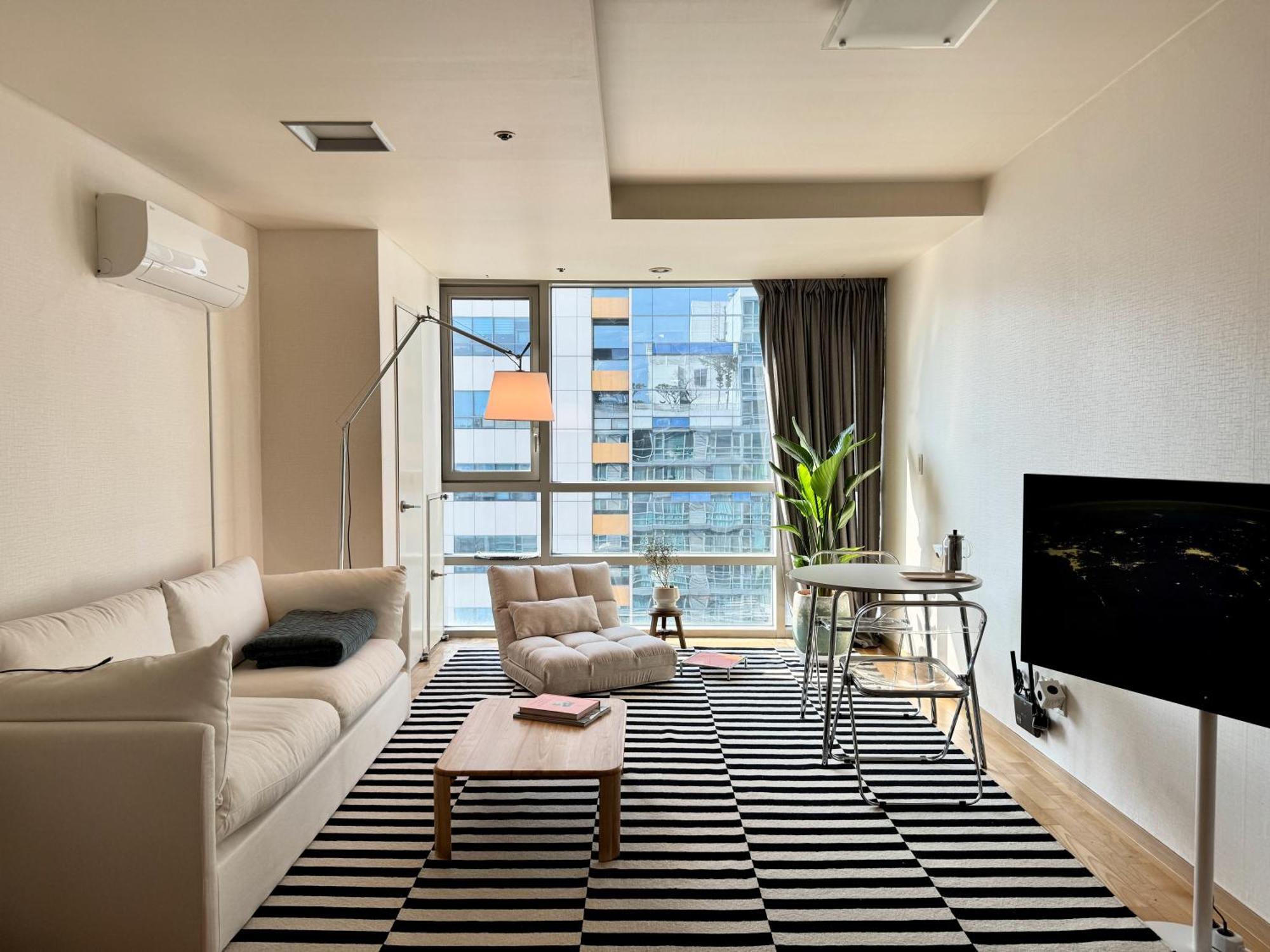 Gangnam Highrise 3 Min To Gangnam Station Apartment Seoul