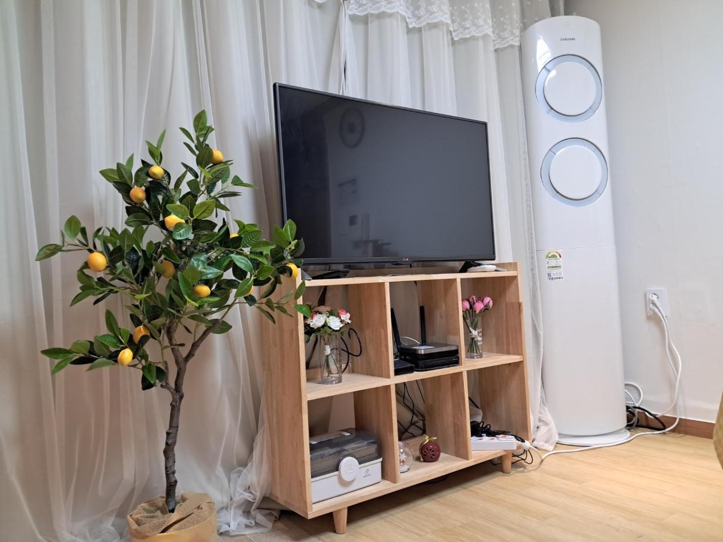 Comfort House 2 Bed Hwagok Station 4minutes Gimpo Airport 10 Minutes Apartment *