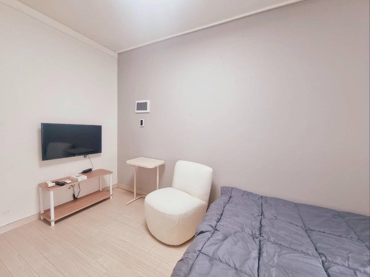 The House Of Gangnam 06 1 Minute From Shin Nonhyeon Station