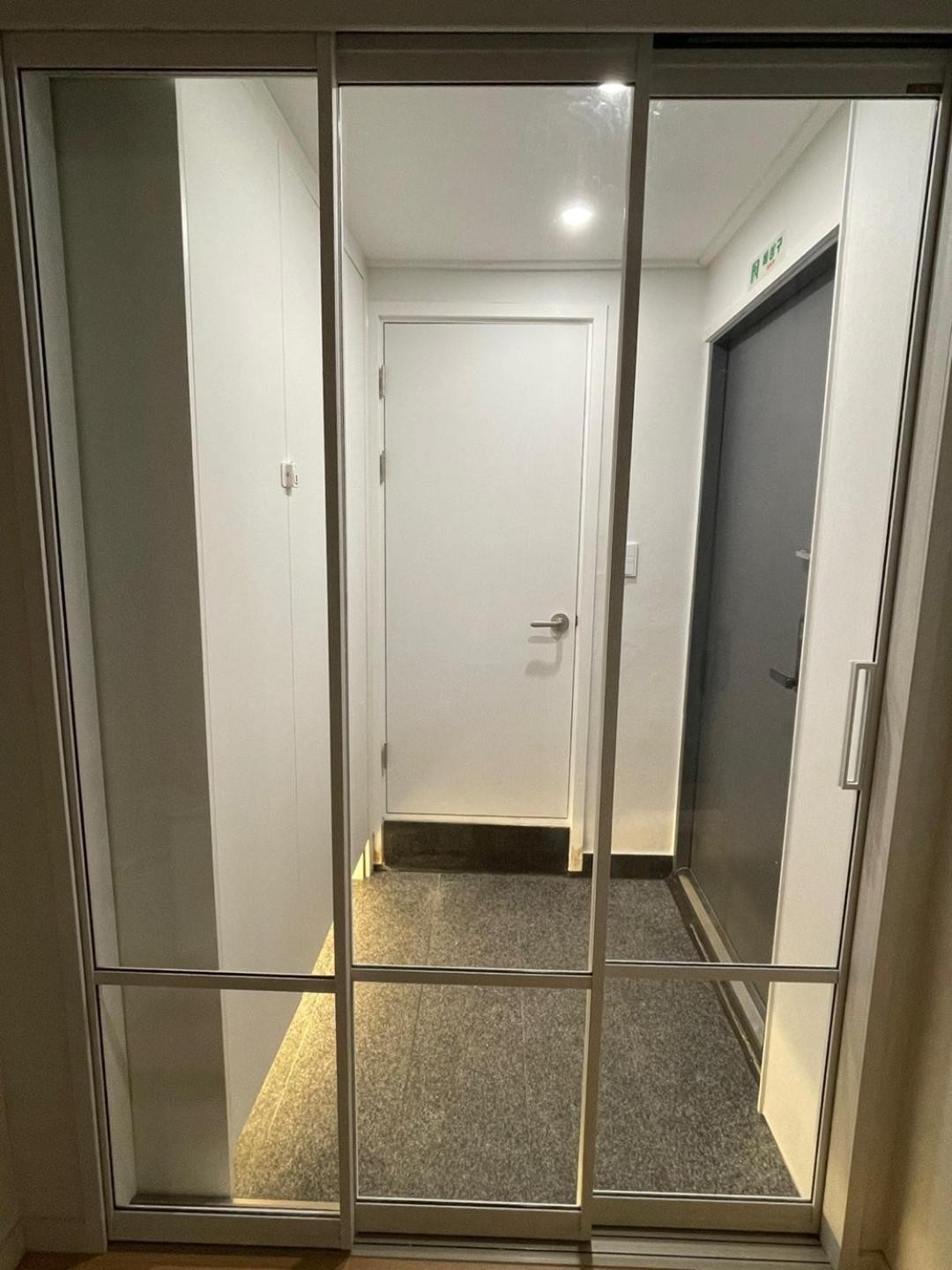 Villa # For 10 People # Free Parking # Three # 5 Queen Beds # 6 Minutes By Subway # 8 Minutes By Airport Bus # 1 Minute By Convenience Store # Ott # Olleh Modeling *