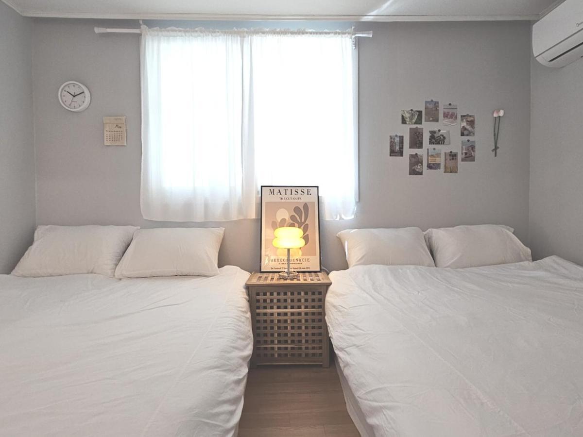 Vila # For 10 People # Free Parking # Three # 5 Queen Beds # 6 Minutes By Subway # 8 Minutes By Airport Bus # 1 Minute By Convenience Store # Ott # Olleh Modeling