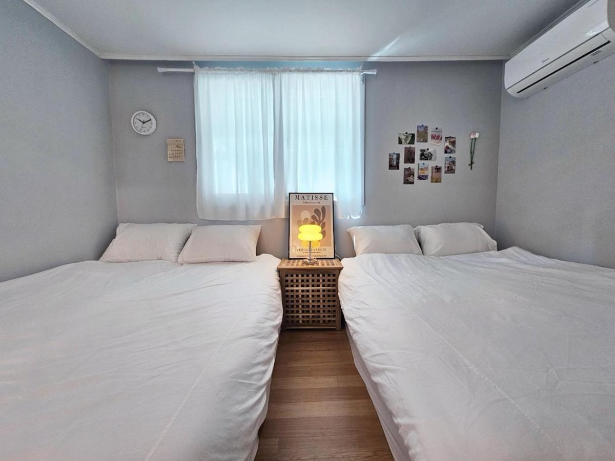 Vila # For 10 People # Free Parking # Three # 5 Queen Beds # 6 Minutes By Subway # 8 Minutes By Airport Bus # 1 Minute By Convenience Store # Ott # Olleh Modeling Seoul