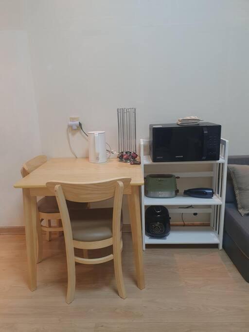 Apartment Located 10 Meters From Sungshin Women's Station, 10 Minutes To Myeongdong By Subway, Accommodates Up To 3 People, 3 Bus Stops To National Hospital And Korea Hospital