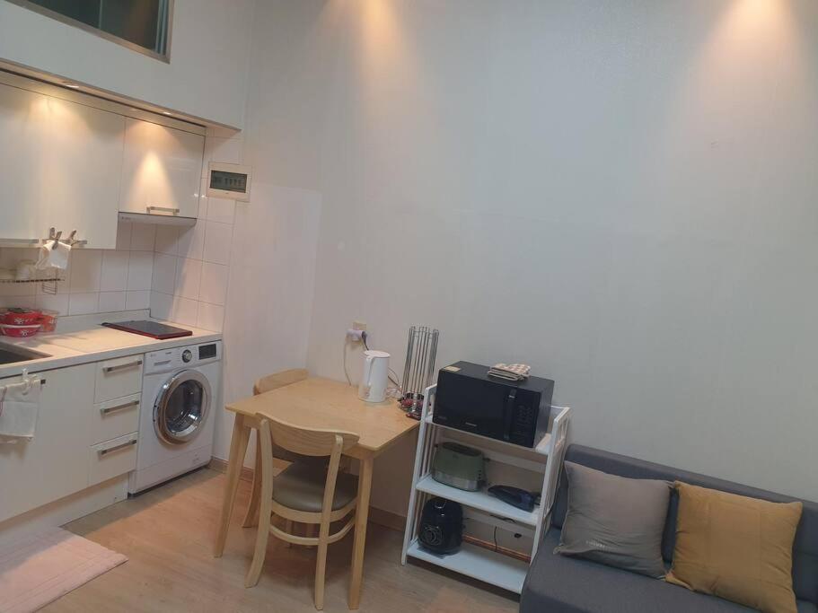 Located 10 Meters From Sungshin Women's Station, 10 Minutes To Myeongdong By Subway, Accommodates Up To 3 People, 3 Bus Stops To National Hospital And Korea Hospital Apartment *