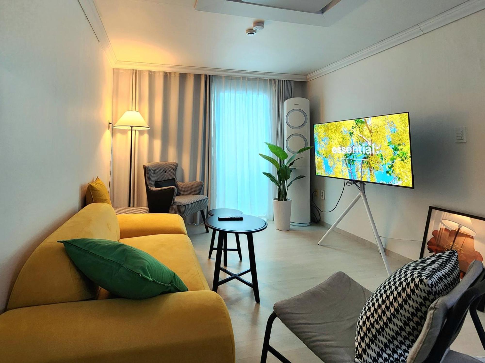 Charm In Seoul, 3r2b, Arex, Digitalmediacitystation 3minutes, Hongdae