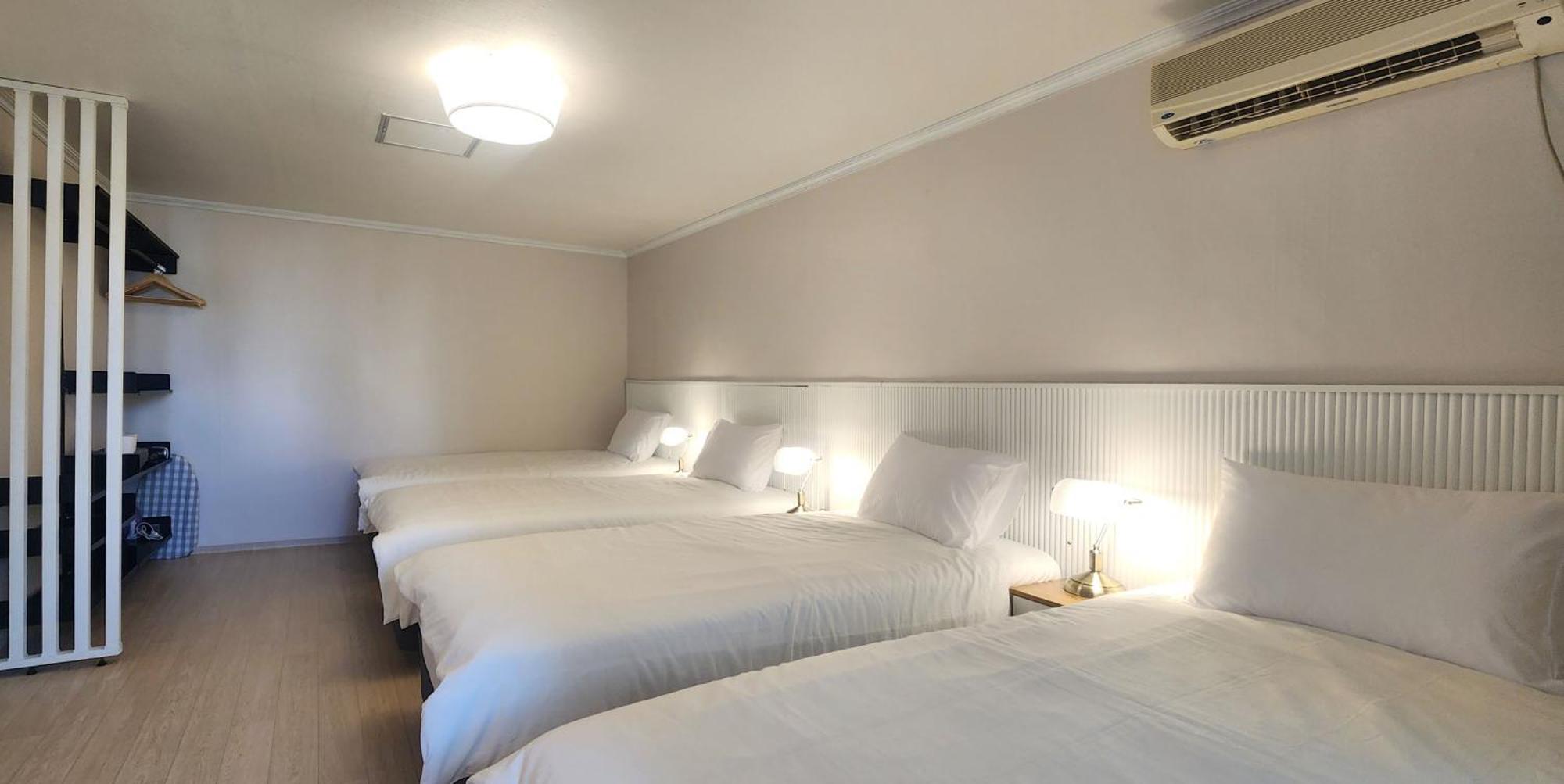 Hongdae Yeondral Park, Z3, 7 Minutes From Hongik Univ Station Exit 5, Elevator Ok *