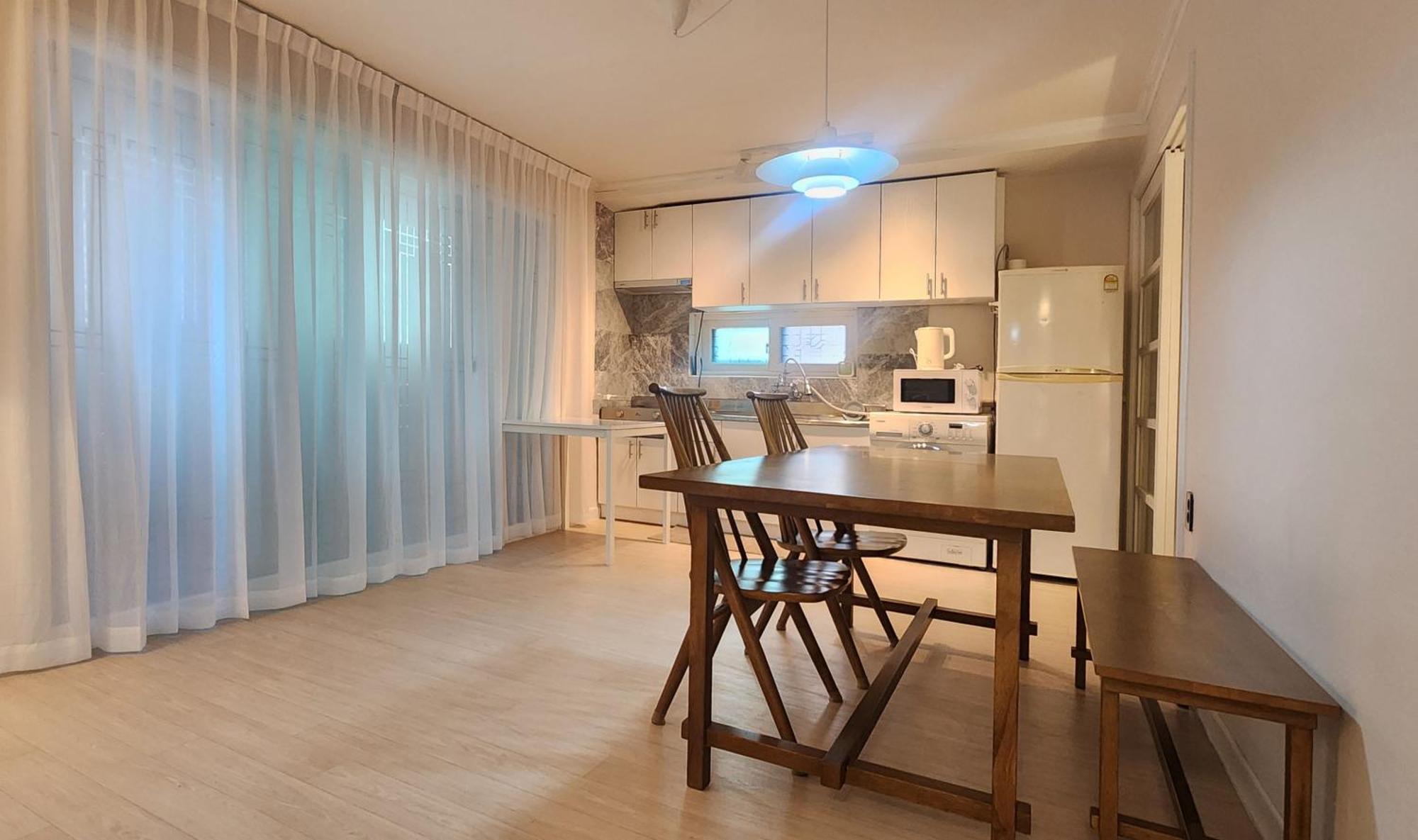 Hongdae Yeondral Park, Z3, 7 Minutes From Hongik Univ Station Exit 5, Elevator Ok