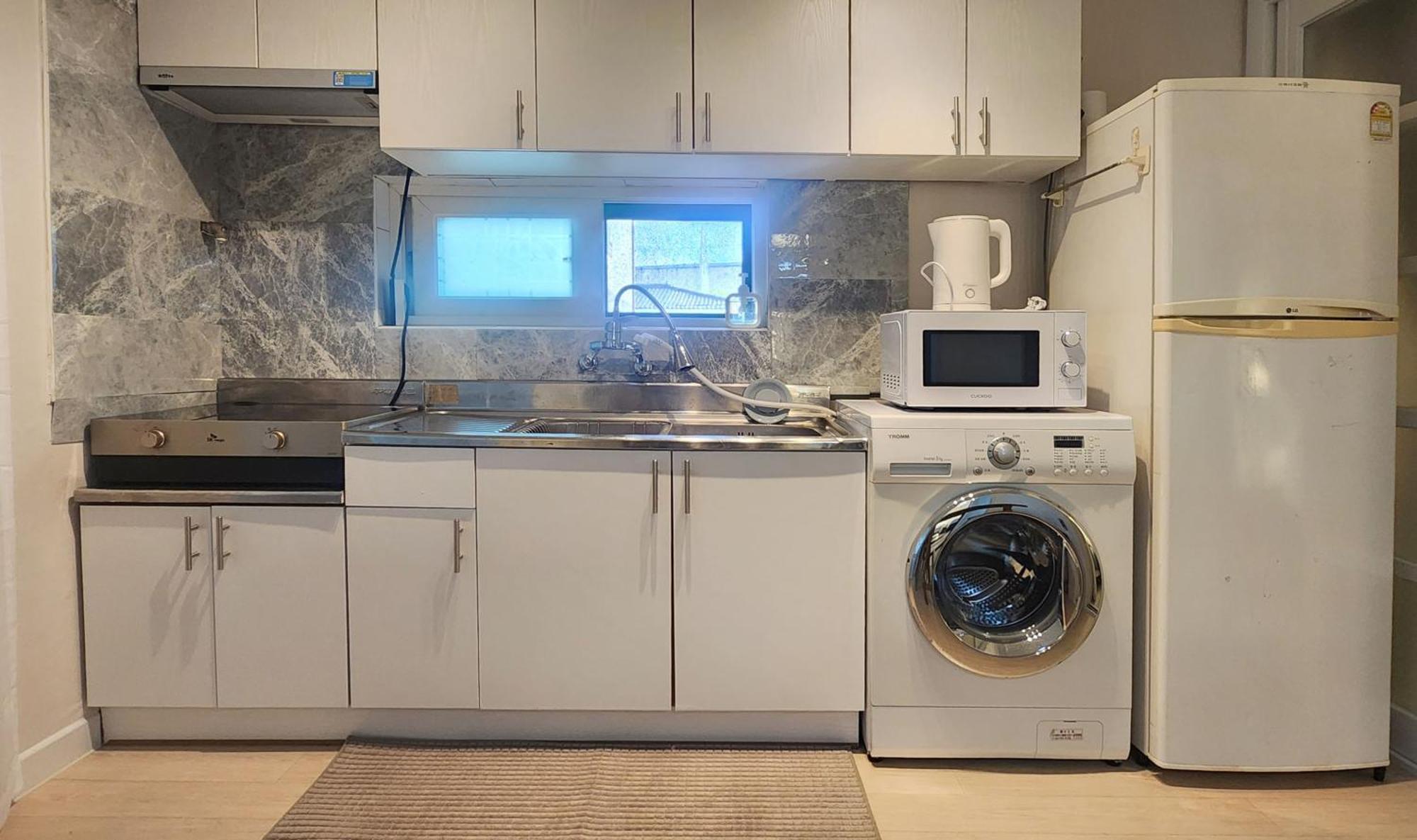 Apartment Hongdae Yeondral Park, Z3, 7 Minutes From Hongik Univ Station Exit 5, Elevator Ok *