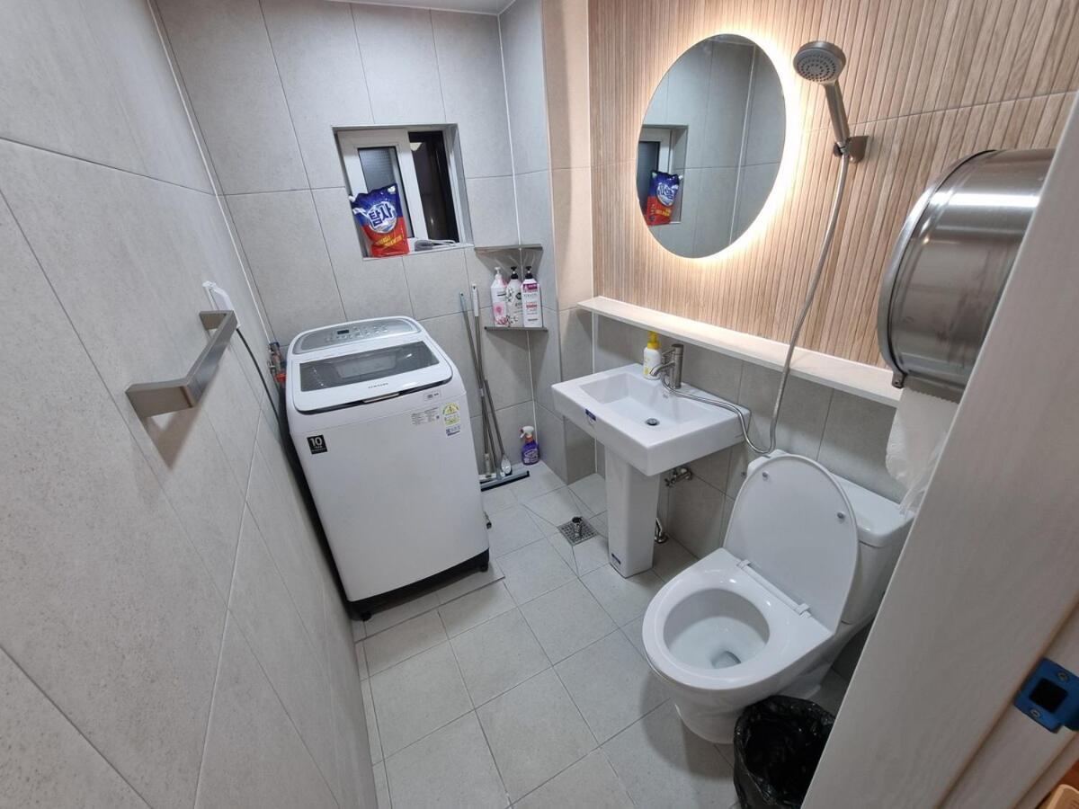32 Hongdae Station 30 Sec 3 Lovey House Beam Apartment Seoul