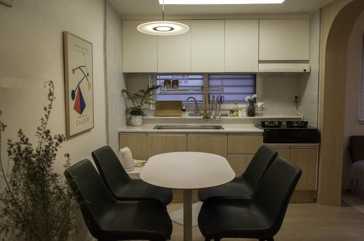 32 Hongdae Station 30 Sec 3 Lovey House Beam *