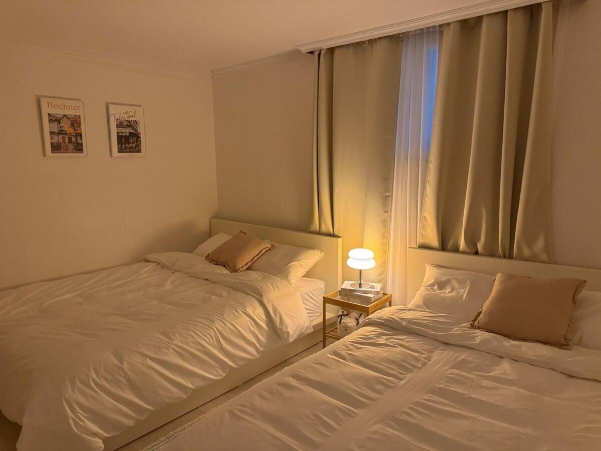Pousada Itaewon Station 10 Minutes,gyeongnidan-gil,itaewon World Food Street,beam Projector,netflix Wifi