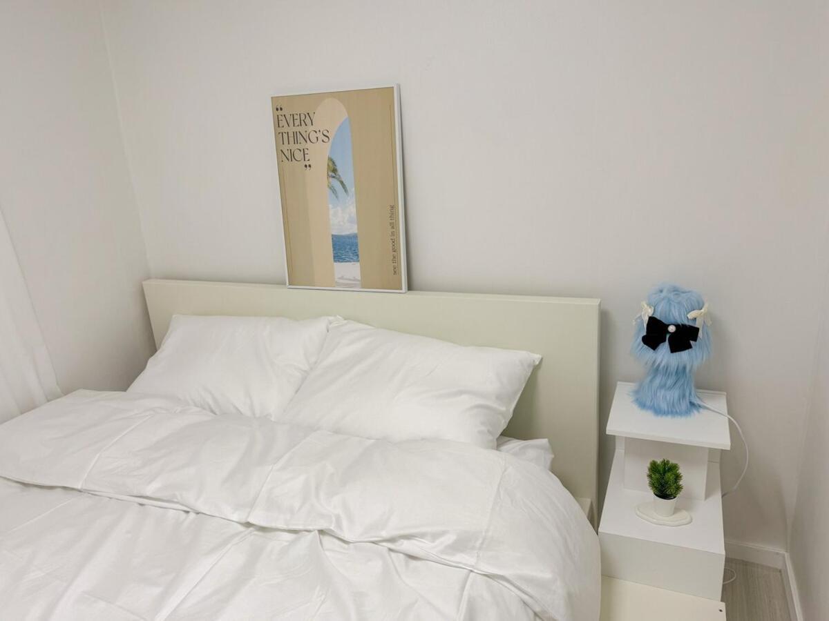 Itaewon Station 10 Minutes,gyeongnidan-gil,itaewon World Food Street,beam Projector,netflix Wifi Pousada