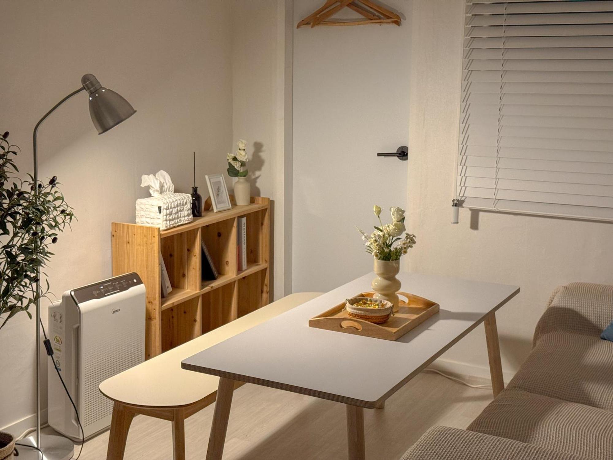 Itaewon Station 10 Minutes,gyeongnidan-gil,itaewon World Food Street,beam Projector,netflix Wifi Seul
