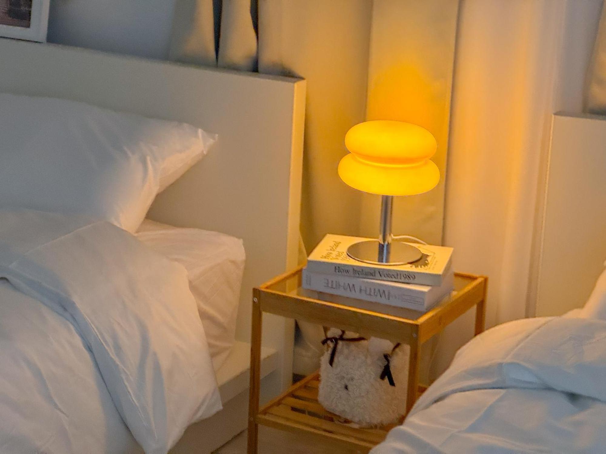 Itaewon Station 10 Minutes,gyeongnidan-gil,itaewon World Food Street,beam Projector,netflix Wifi * Seul