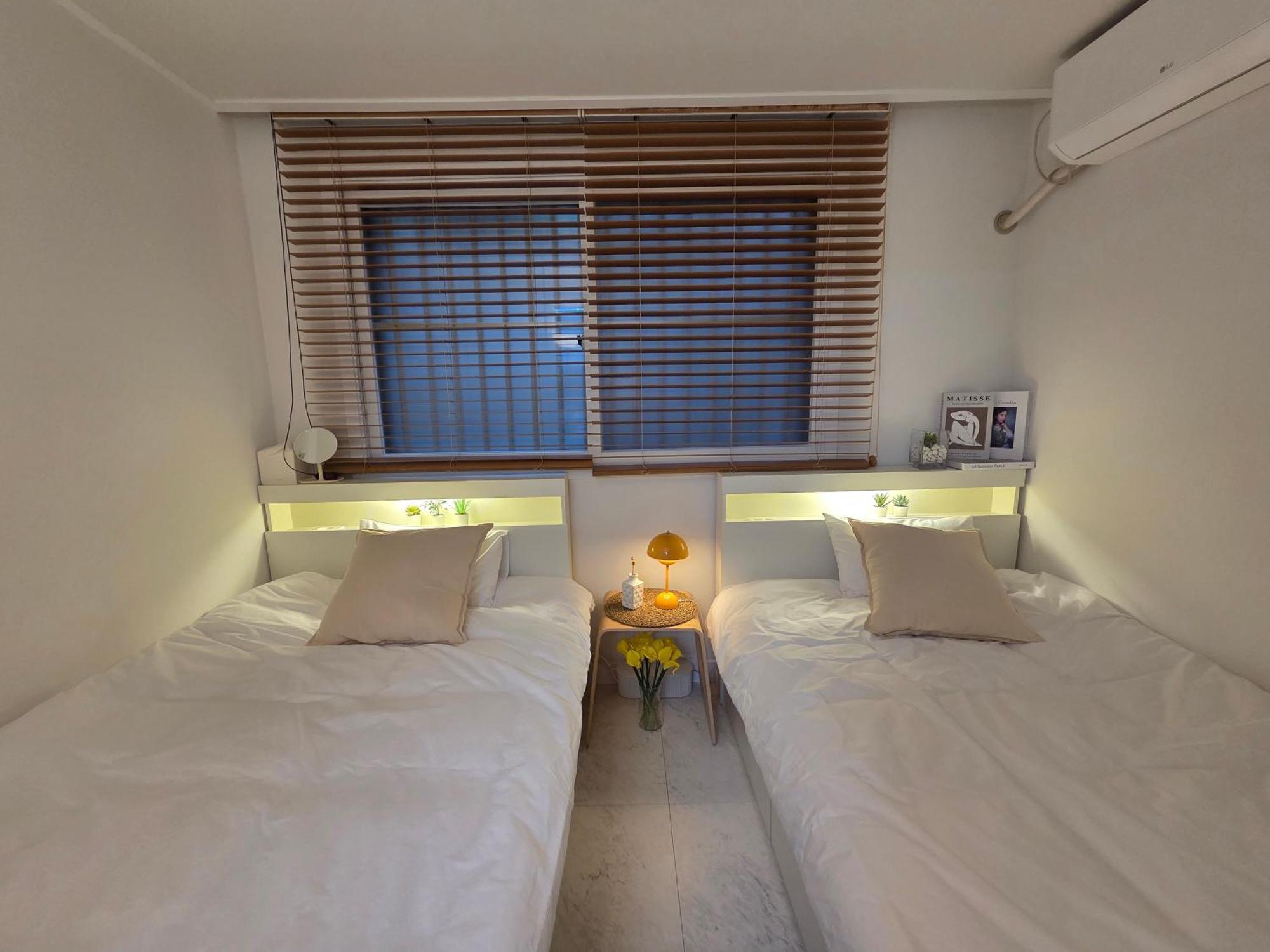 Gangnam Station, Yeoksam Station, 5-minute Walk, Luggage Storage, Business Trip, 6 People * Seoul