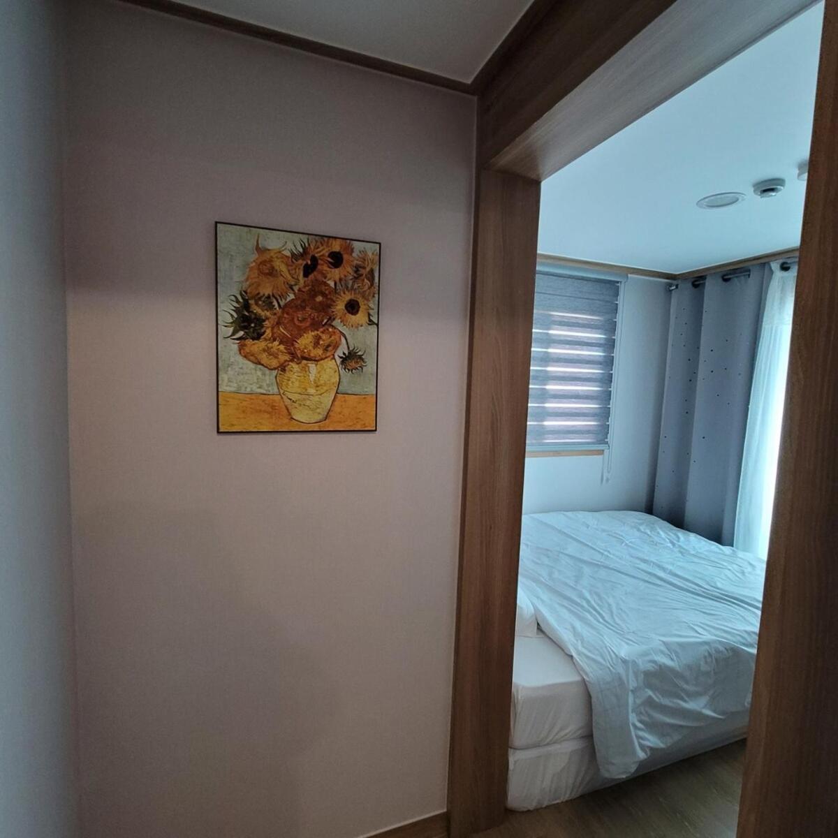 J Honor Apartment