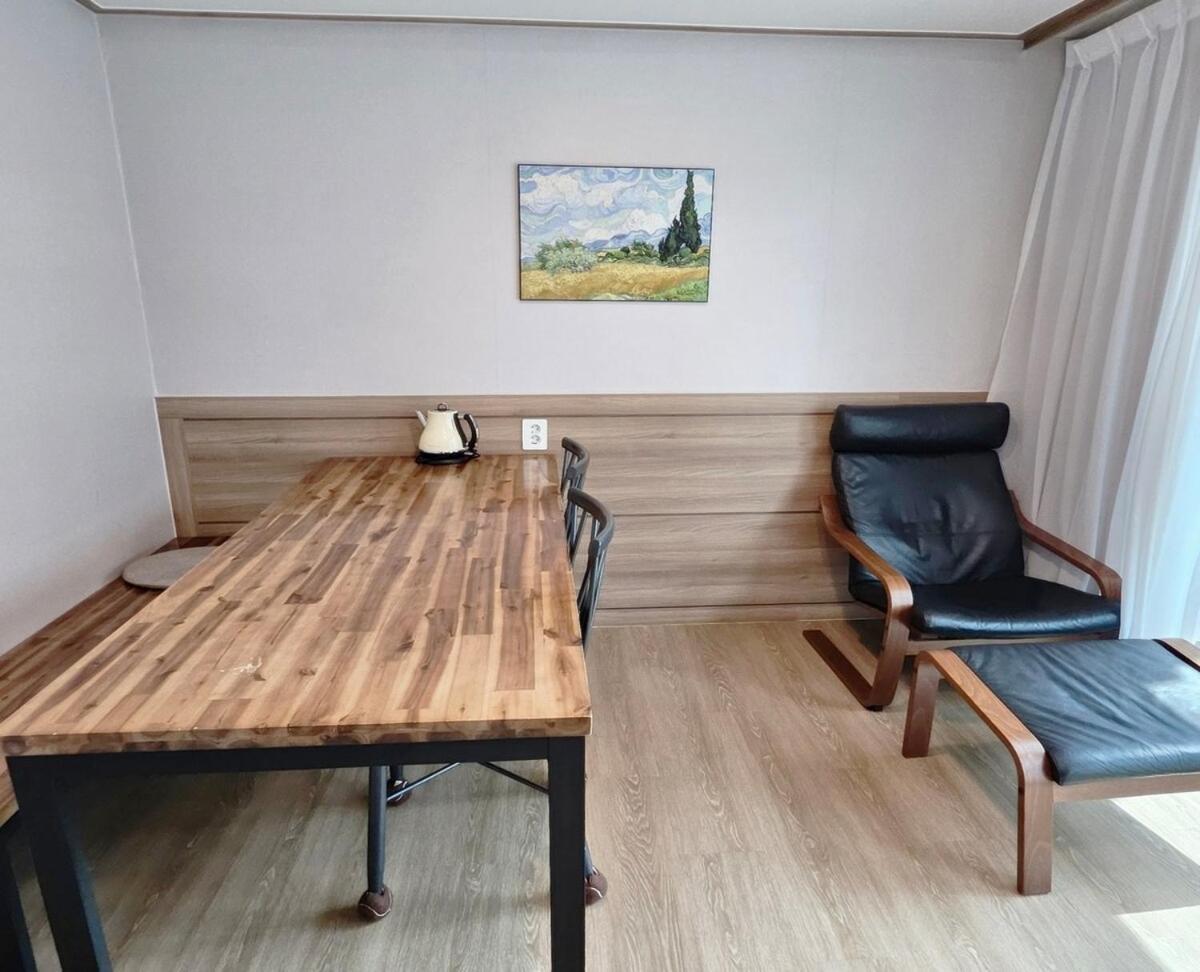 Apartment J Honor Seoul