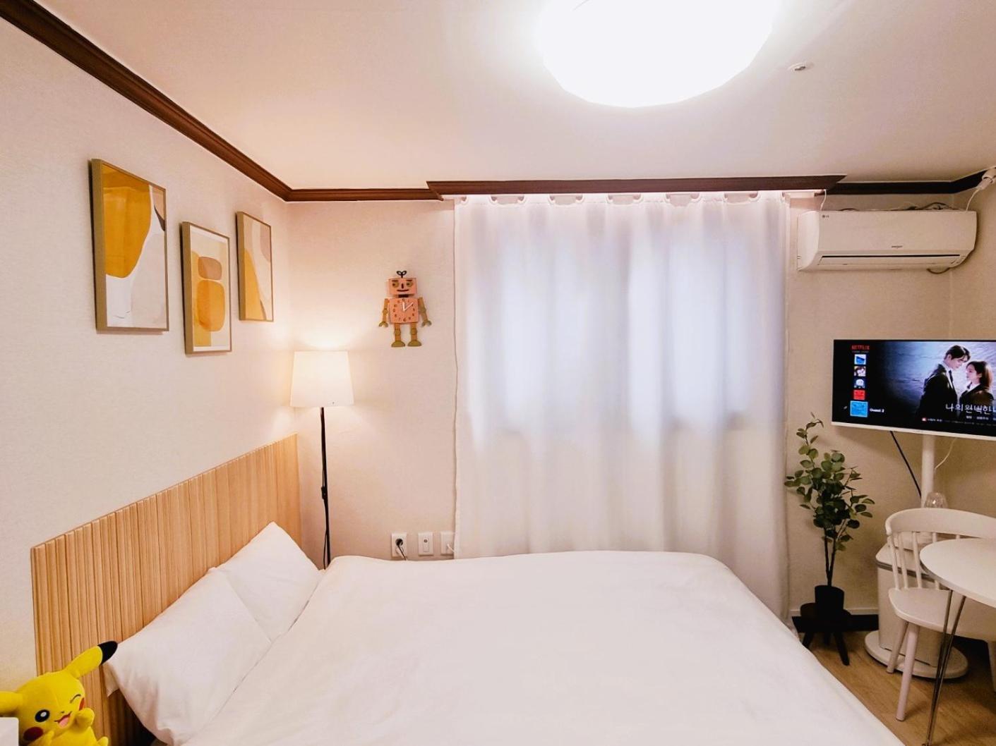 One Minute Ku Apartment *
