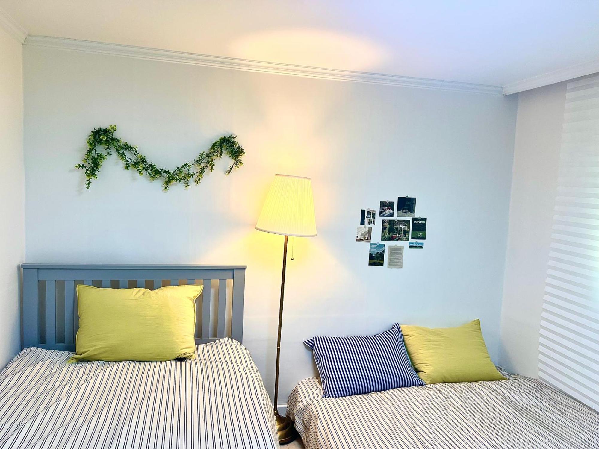 Hongdae Oyo Stay, Free Luggage Keeping, Hongdae Station Line And Airport Train *