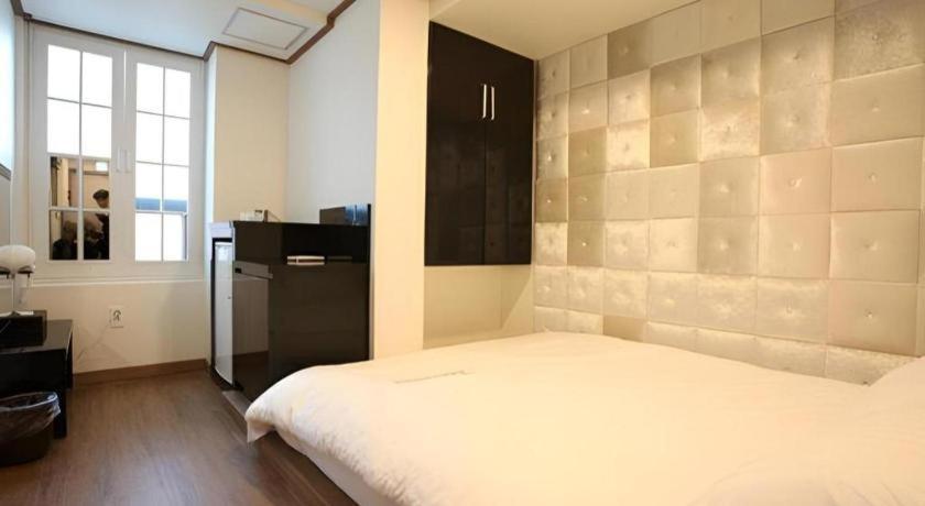 Myeongdong Mom House 2*