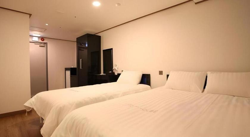 Myeongdong Mom House 2*