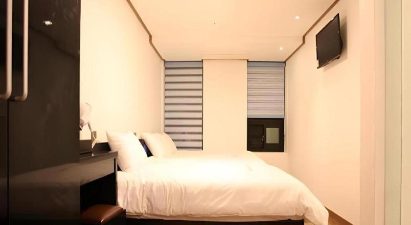 Hotel Myeongdong Mom House 2*