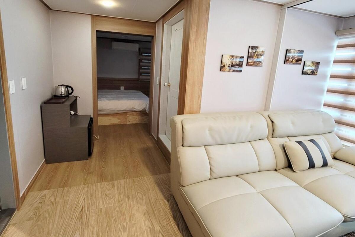 J Honor Apartment *