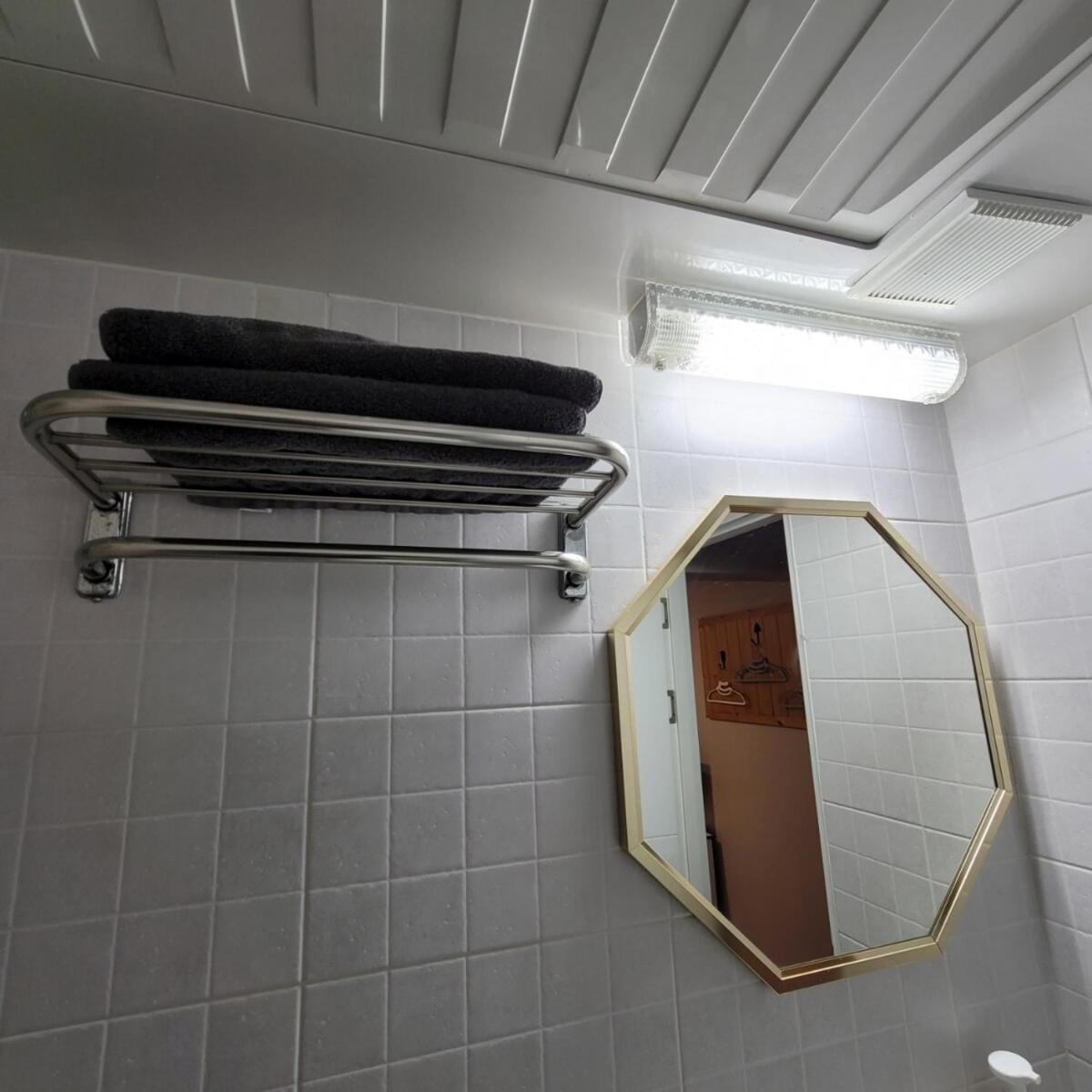 J Honor Apartment