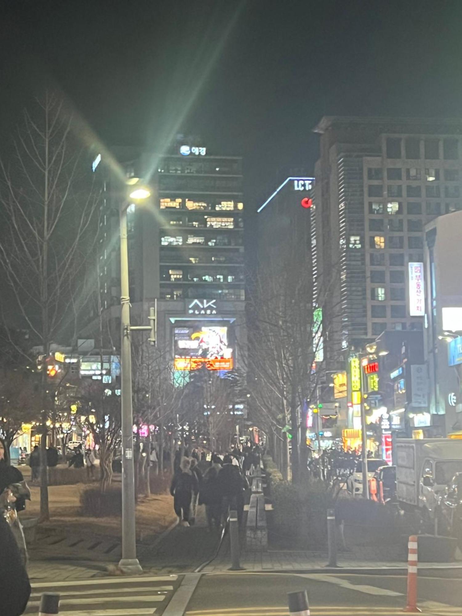 Apartment Hongdae Oyo Stay, Free Luggage Keeping, Hongdae Station Line And Airport Train *