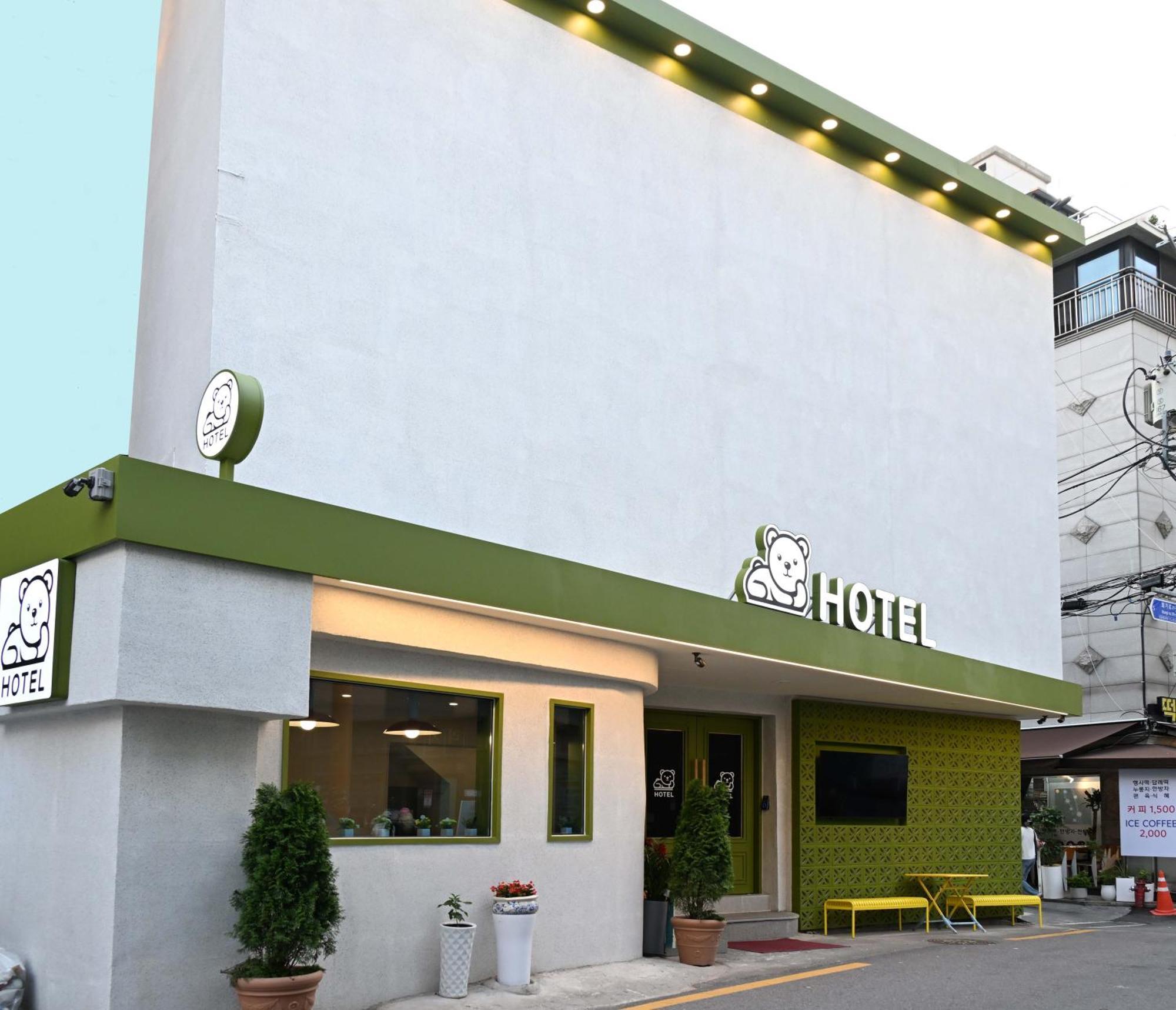 Rio Hotel *