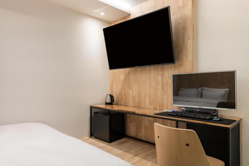 Hotel Crossing 2*