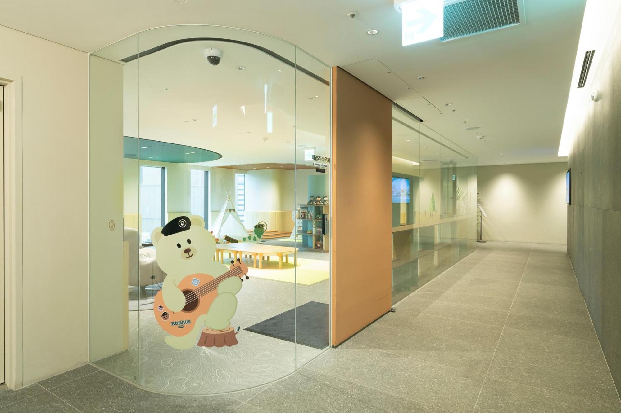 Nine Tree Premier Rokaus Hotel Seoul Yongsan 4* Seoul