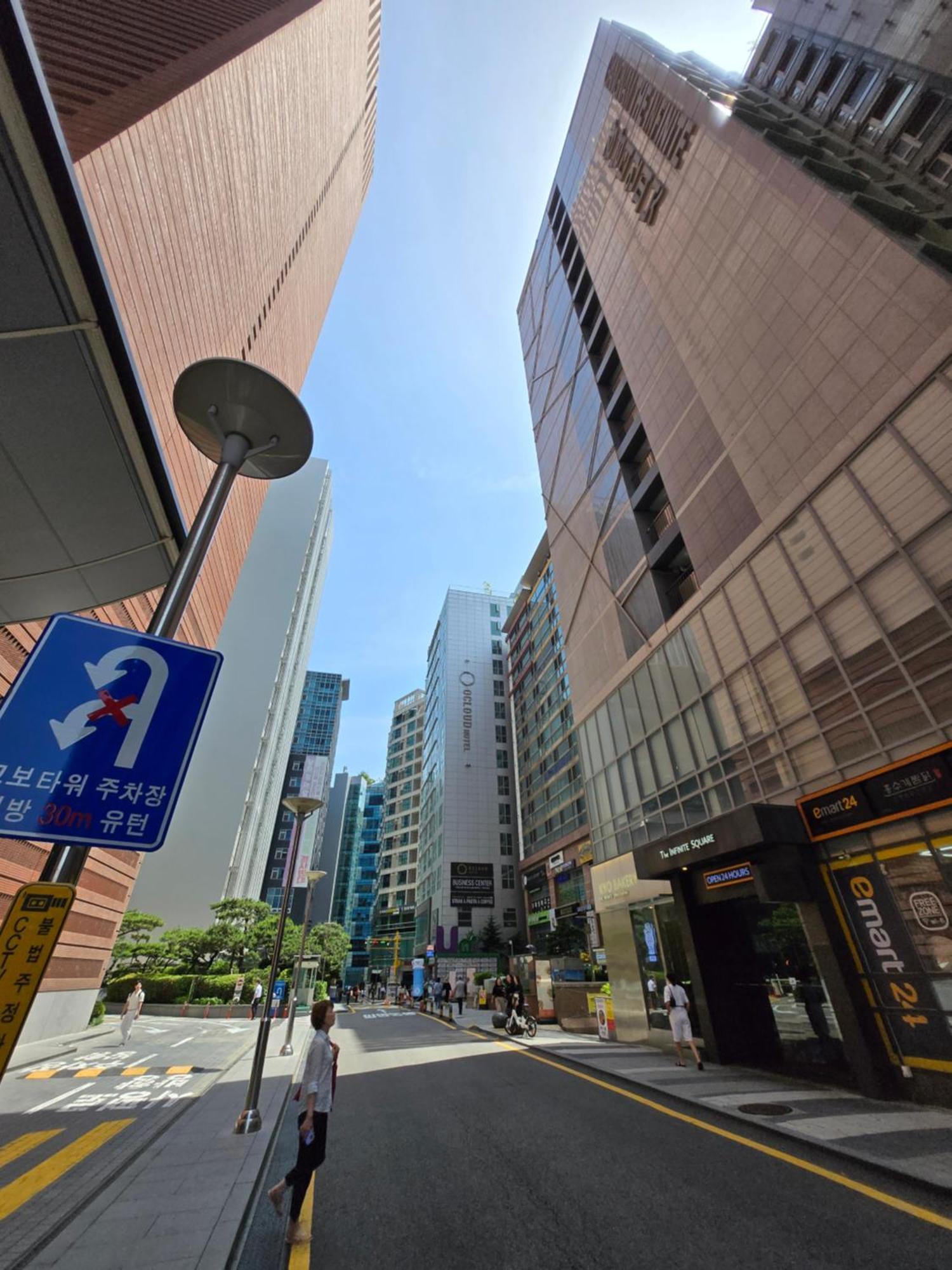The House Of Gangnam 06 1 Minute From Shin Nonhyeon Station *