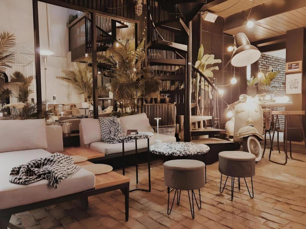 Motel Mmmio Ii Design Myeongdong 2*
