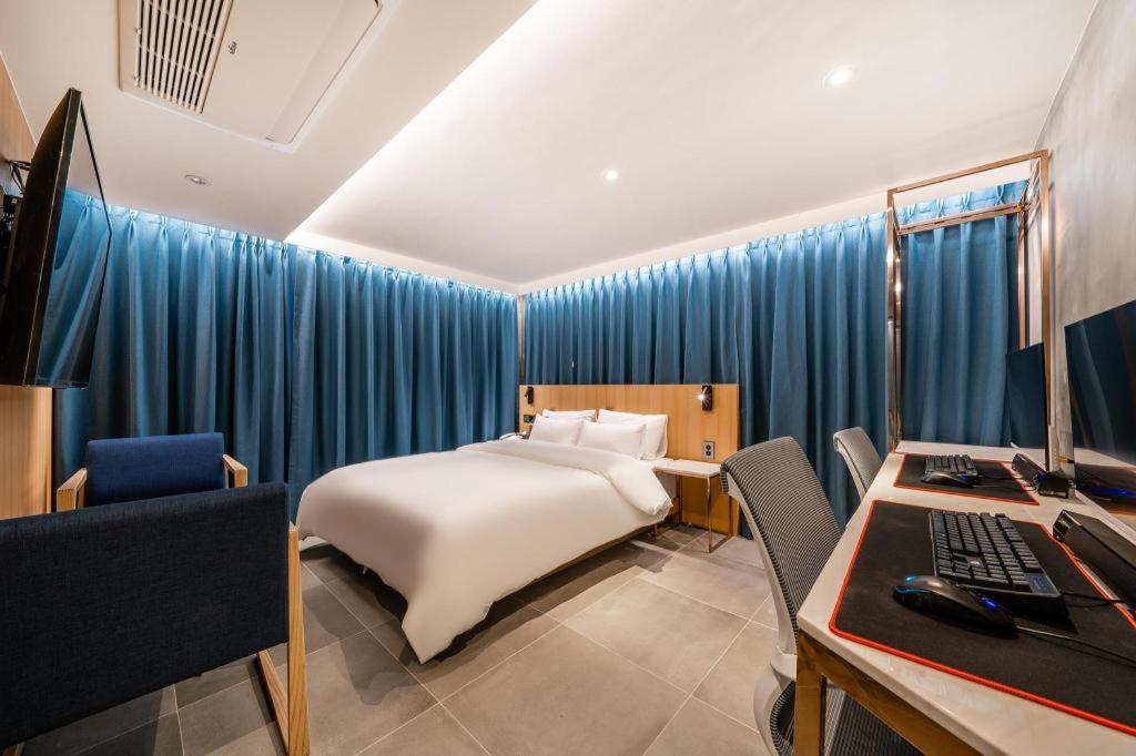 Jongro Hotel Laboum